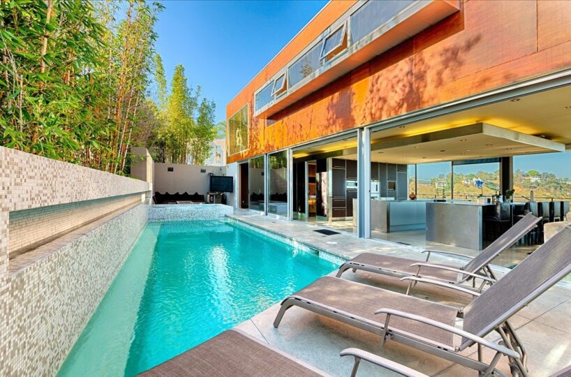 114575 California Modernbluejayestate 01 818x540